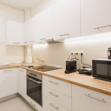 Fully Renovated Luxurious Semi-Basement Studio 아테네 외부 사진