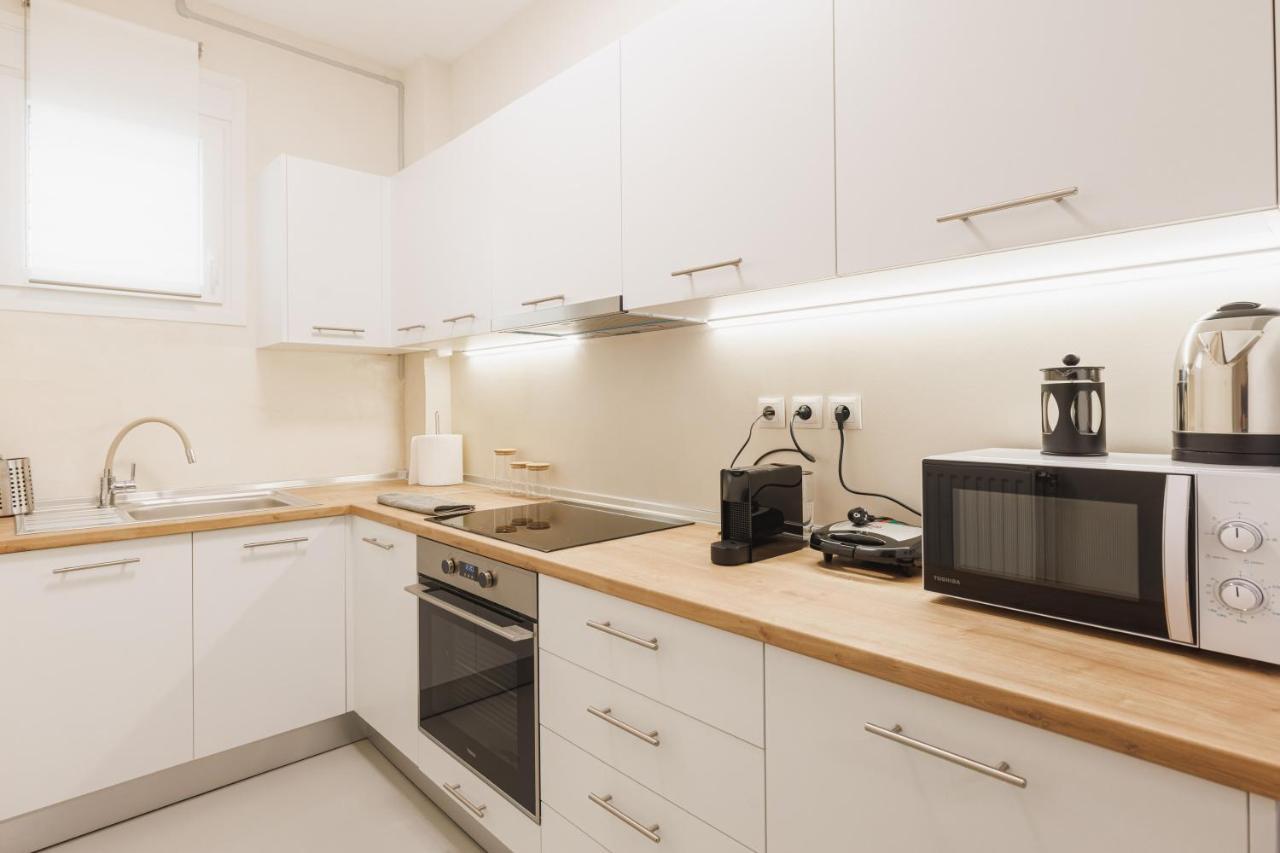 Fully Renovated Luxurious Semi-Basement Studio 아테네 외부 사진