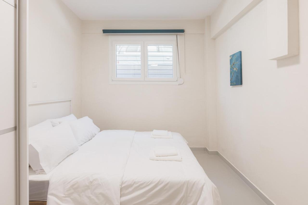Fully Renovated Luxurious Semi-Basement Studio 아테네 외부 사진