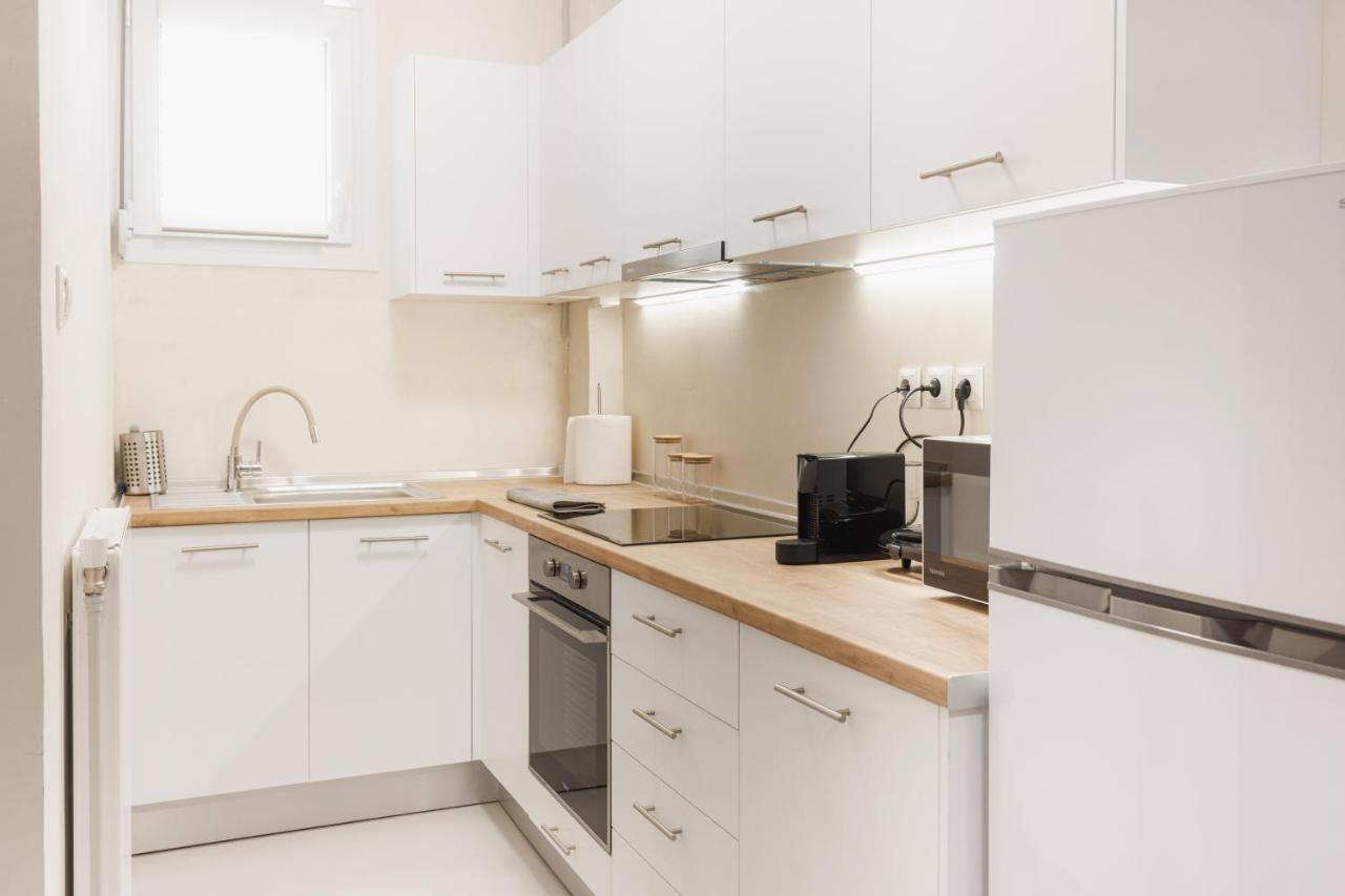 Fully Renovated Luxurious Semi-Basement Studio 아테네 외부 사진